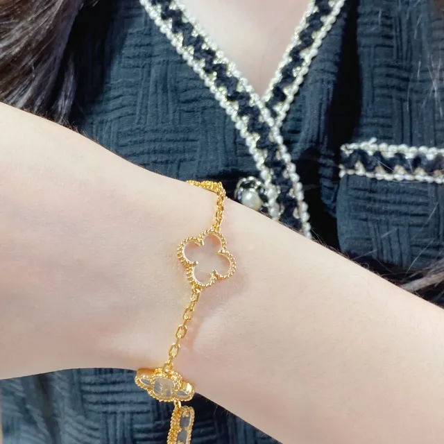 Van Cleef & Arpels Alhambra Cinco Motivos Oro y Cristal Pulsera 9