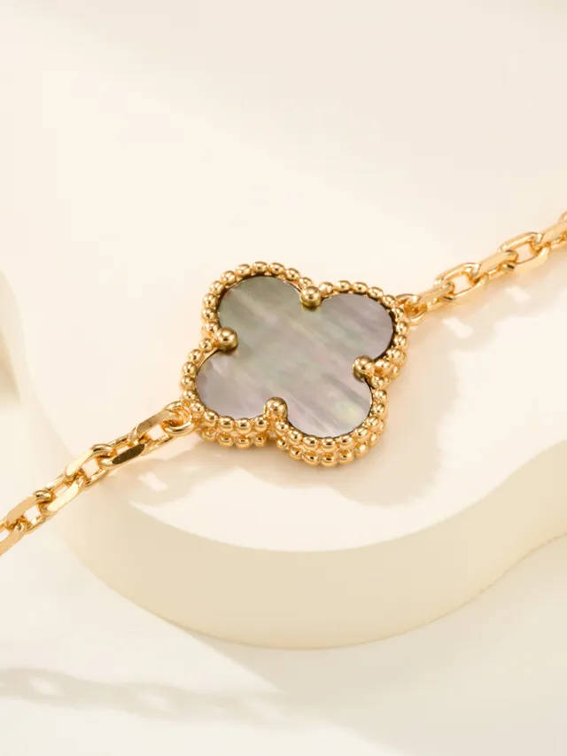 Van Cleef & Arpels Alhambra Cinq Motif Or et Mère de Perle Bracelet 4