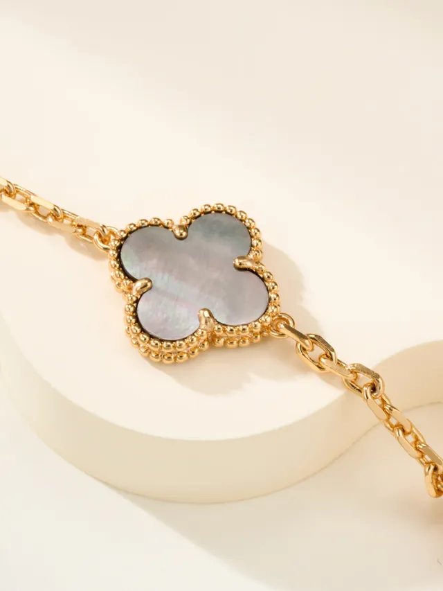 Van Cleef & Arpels Alhambra Cinq Motif Or et Mère de Perle Bracelet 5