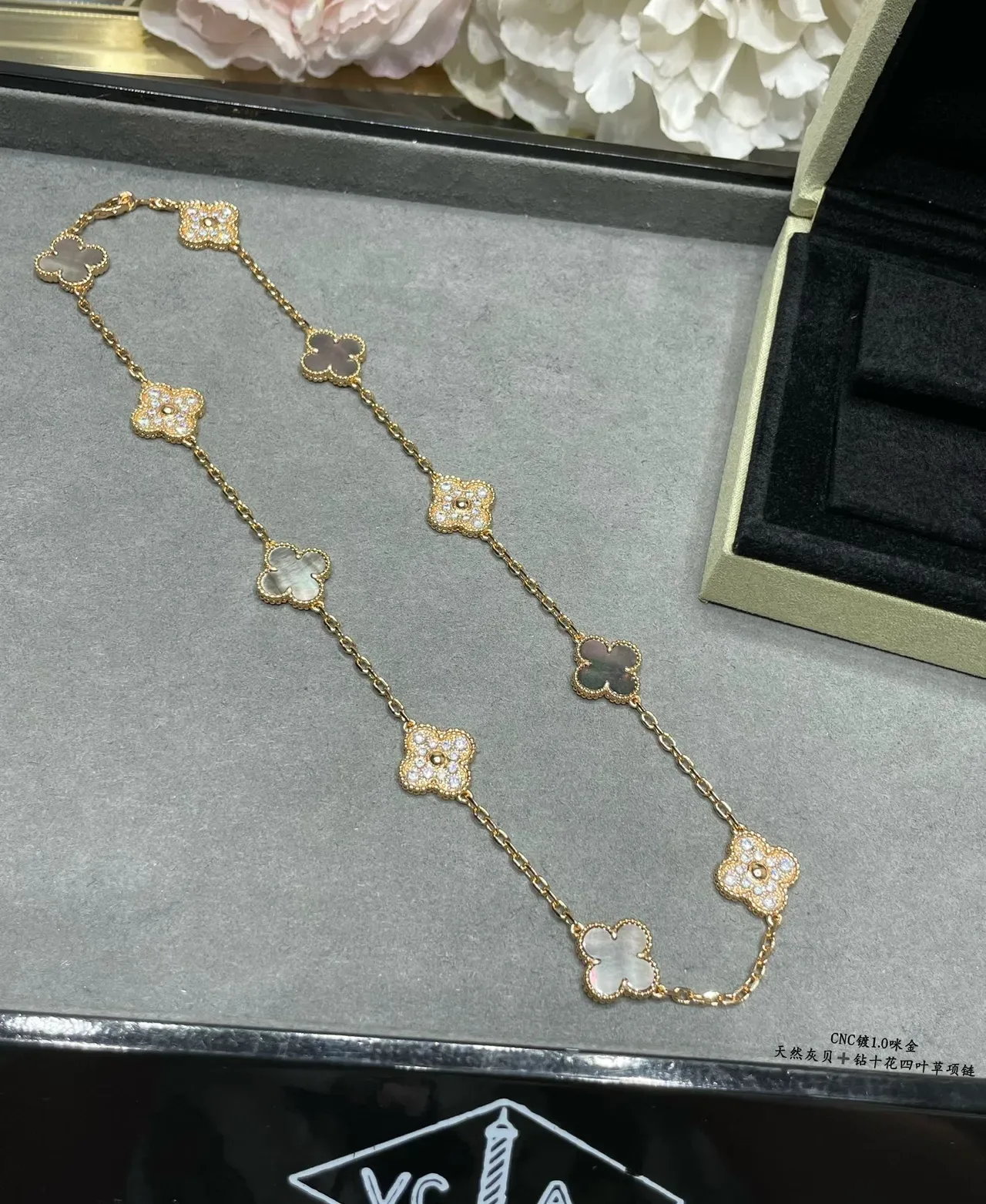 Van Cleef & Arpels Alhambra كلفر ذو أوراق أربعة مادر بيرل و Pavé قلادة 7