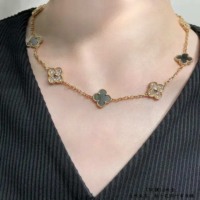 Van Cleef & Arpels Alhambra كلفر ذو أوراق أربعة مادر بيرل و Pavé قلادة 8