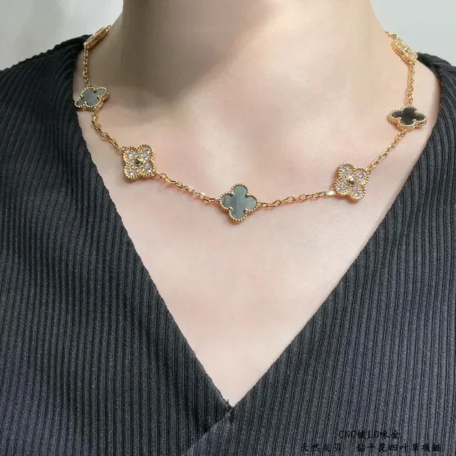 Van Cleef & Arpels Alhambra كلفر ذو أوراق أربعة مادر بيرل و Pavé قلادة 9