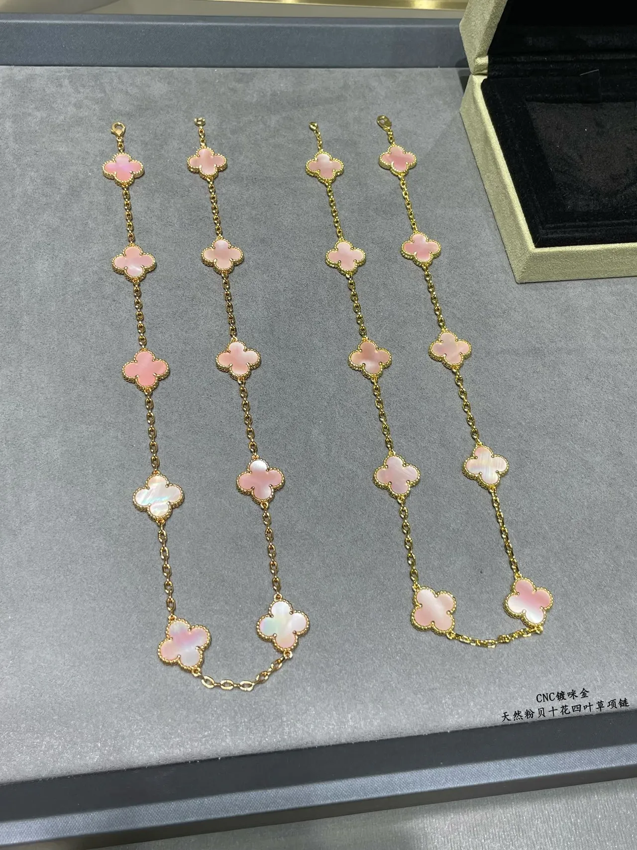 Van Cleef & Arpels Alhambra Ten Motif 粉色珍珠母项链 3