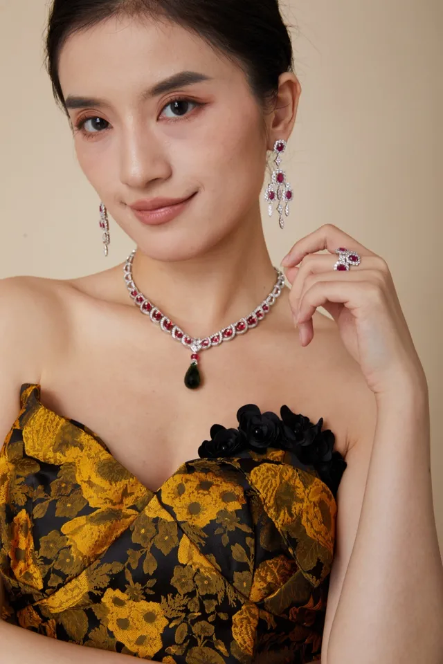 Van Cleef & Arpels أحمر أخضر مجوهرات عالية ياقوت وماس قلادة 2