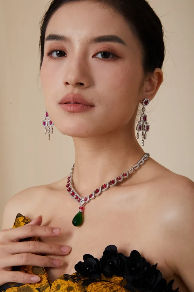 Van Cleef & Arpels أحمر أخضر مجوهرات عالية ياقوت وماس قلادة 4