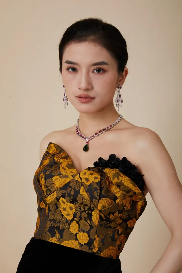 Van Cleef & Arpels أحمر أخضر مجوهرات عالية ياقوت وماس قلادة 7