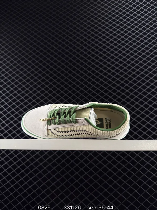 Vans Old Skool Chaussures de Skateboard Off-White et Vert en Corduroy 4