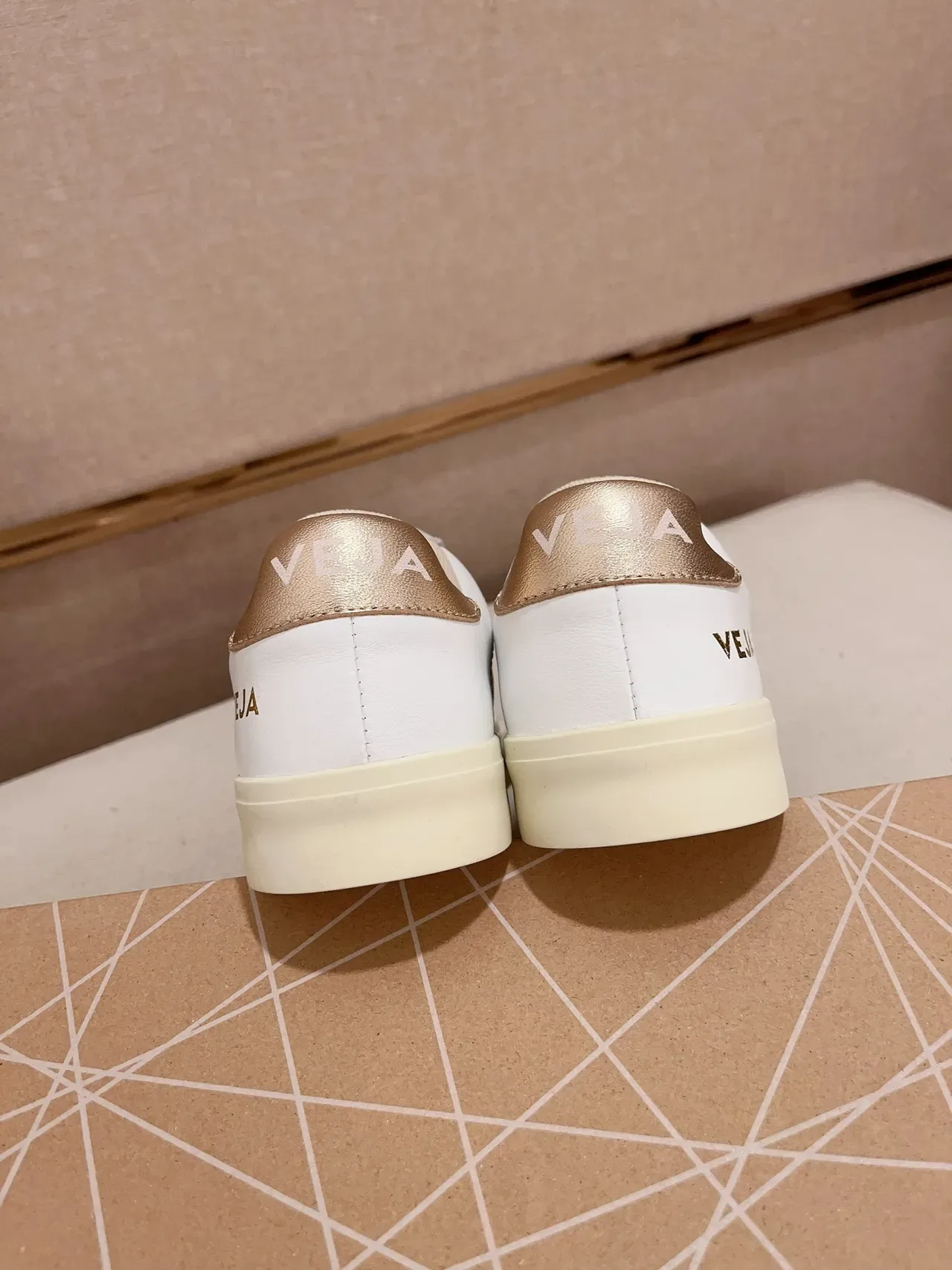 VEJA White Gold Low-Top Leather Upper Lifestyle Sneakers 2