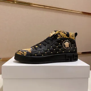 Versace Chain Reaction काला और सोना बारोक प्रिंट लाइफस्टाइल स्नीकर्स