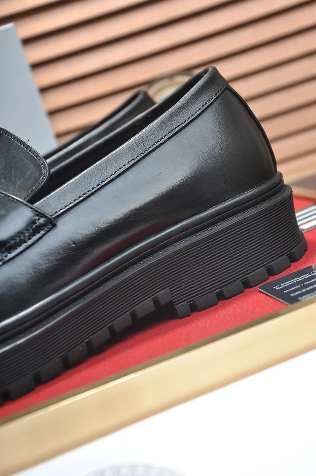 Versace Chain Reaction কালো চামড়ার বাকেল লোফার 9