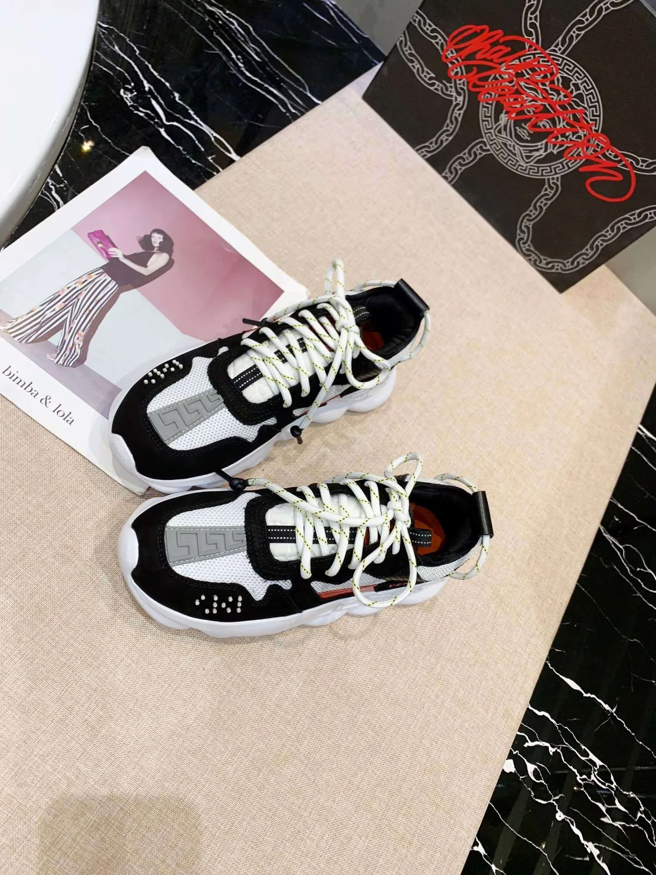 Versace Chain Reaction 黑白红厚底运动鞋 2