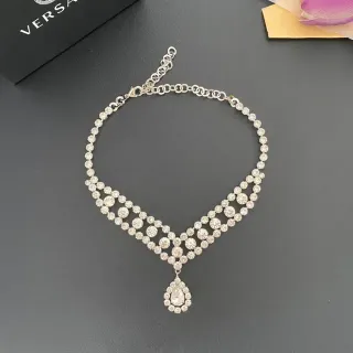 Versace 水晶镶嵌 V-Bib Choker 项链