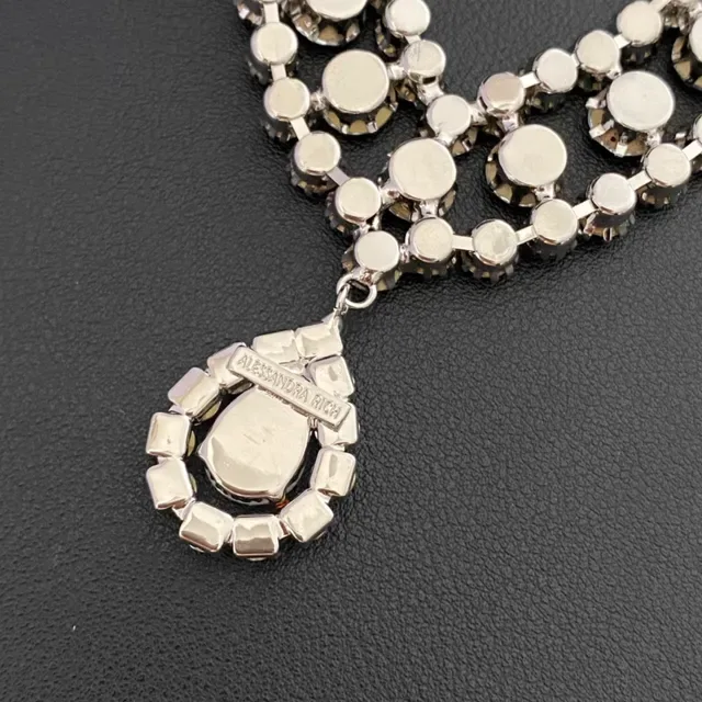 Versace Colar Choker V-Bib com cristais incrustados 5
