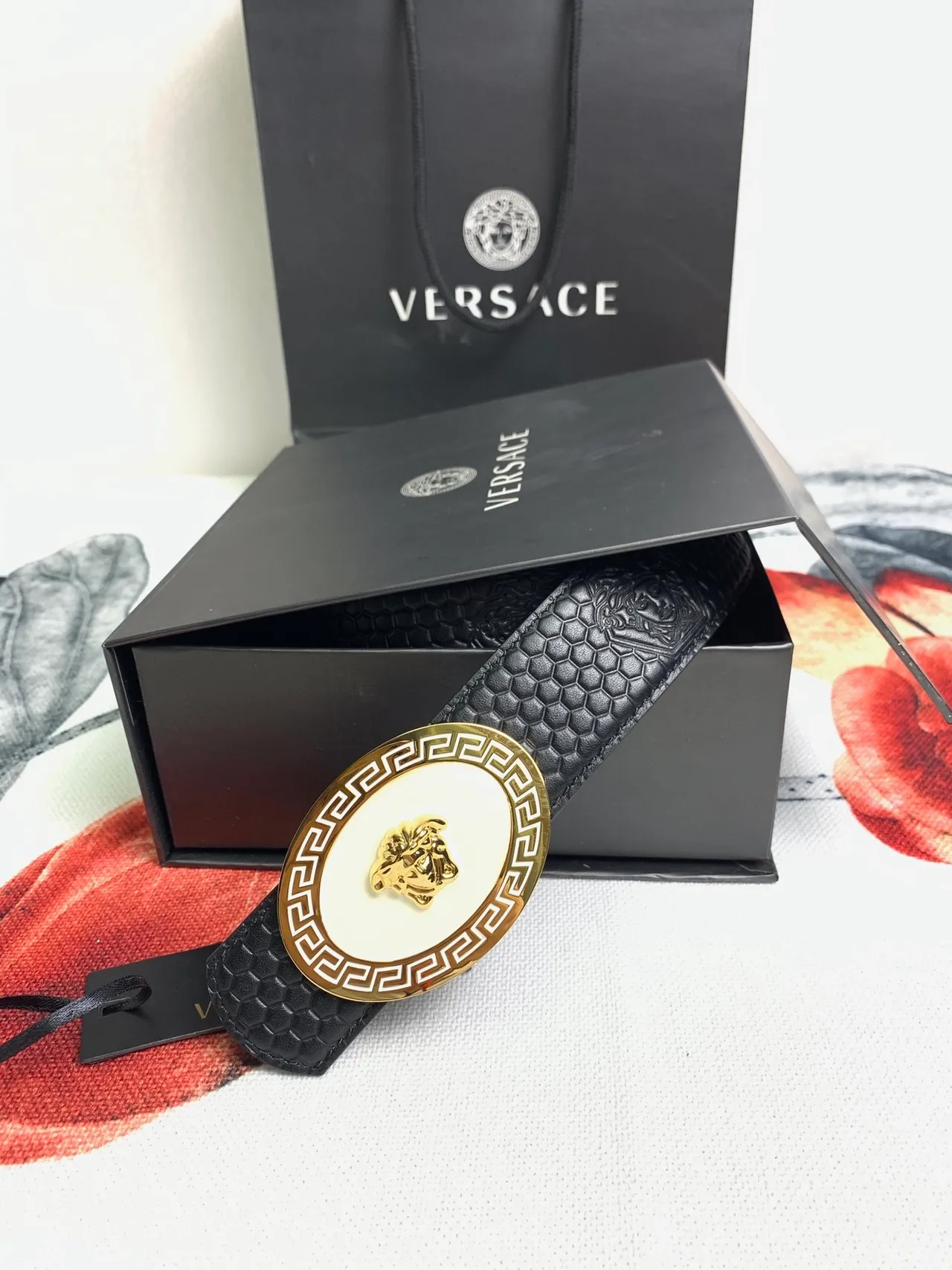 Versace Greca Medusa حزام جلد أسود سداسي 2