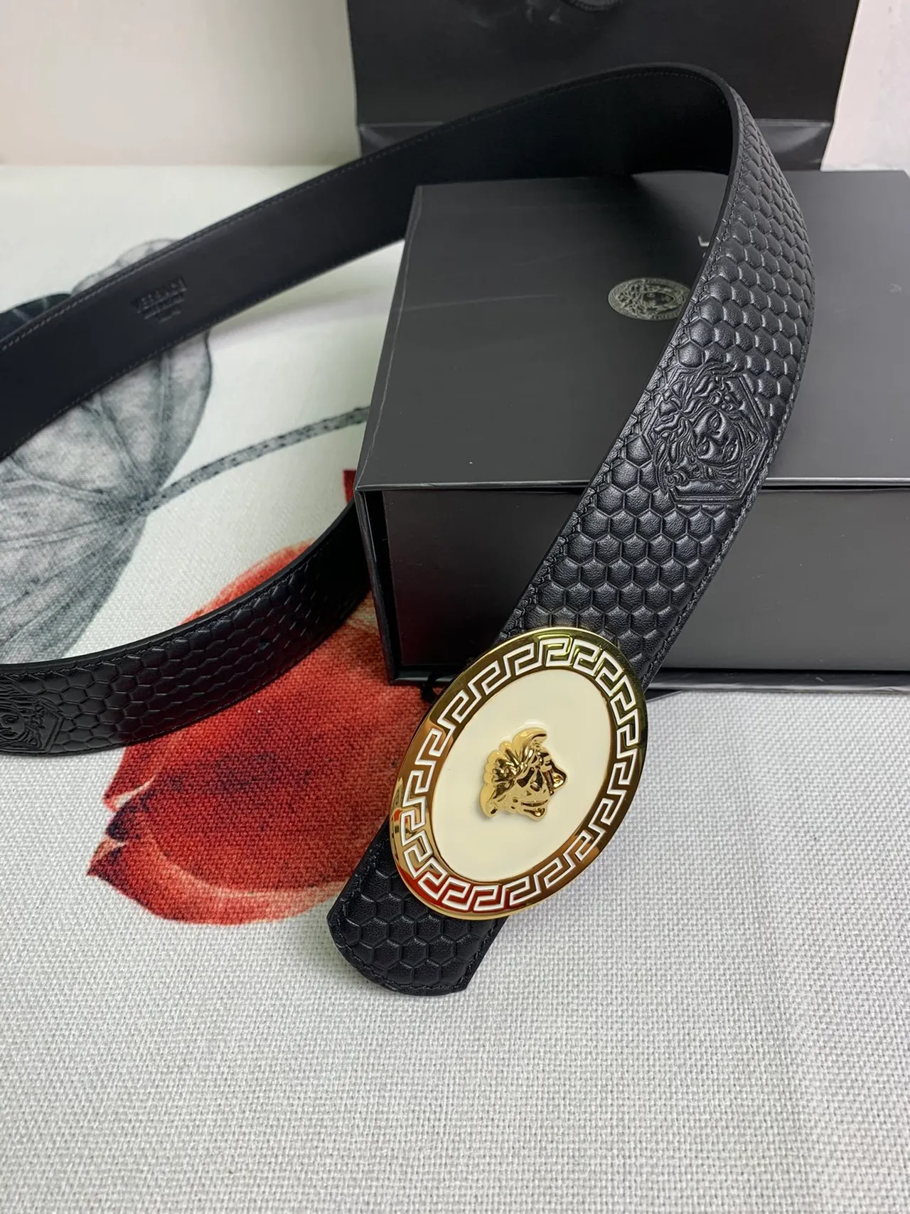 Versace Greca Medusa حزام جلد أسود سداسي 5