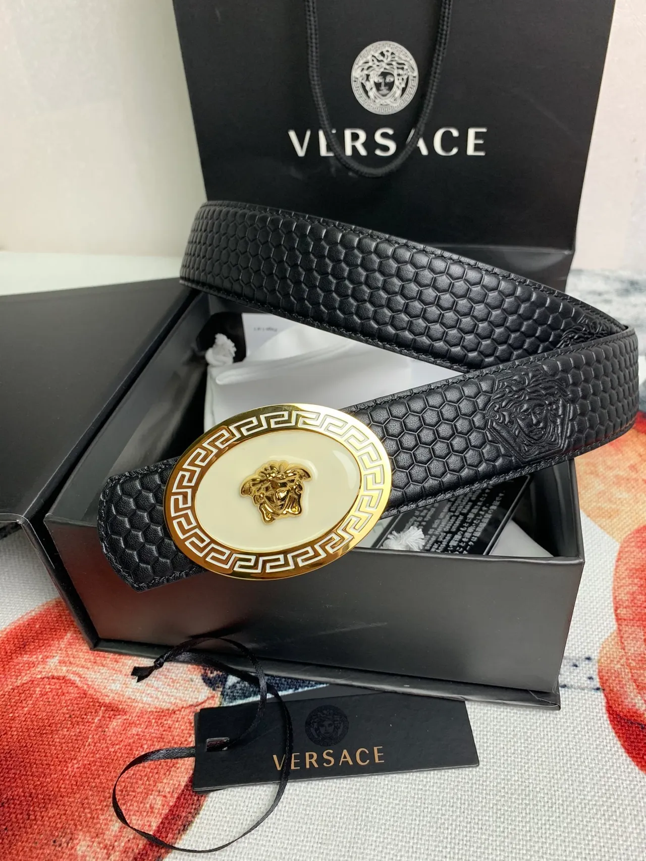 Versace Greca Medusa حزام جلد أسود سداسي 8