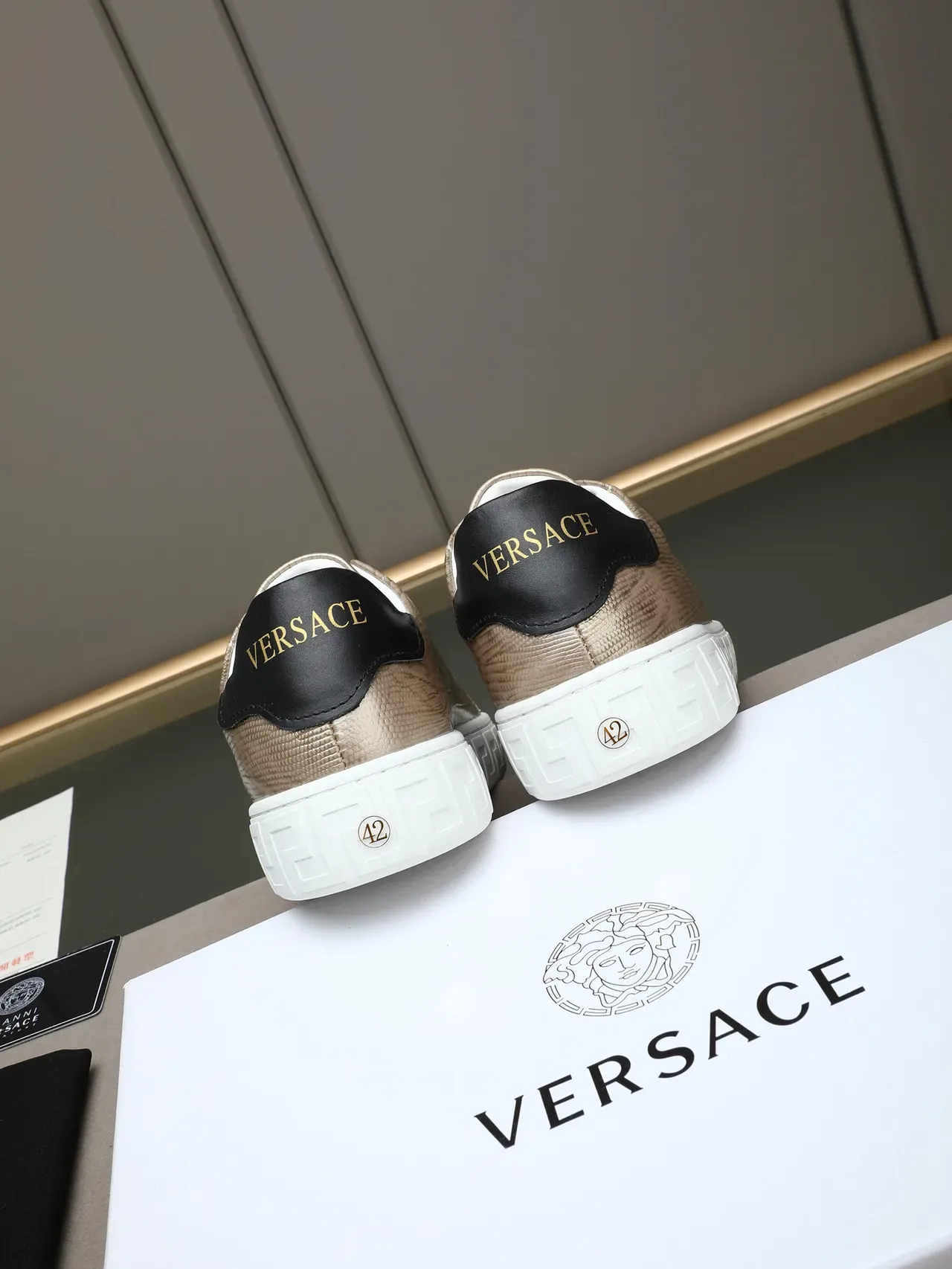 Versace Greca Odissea Beige Zapatillas Lifestyle de Cuero Texturizado 3