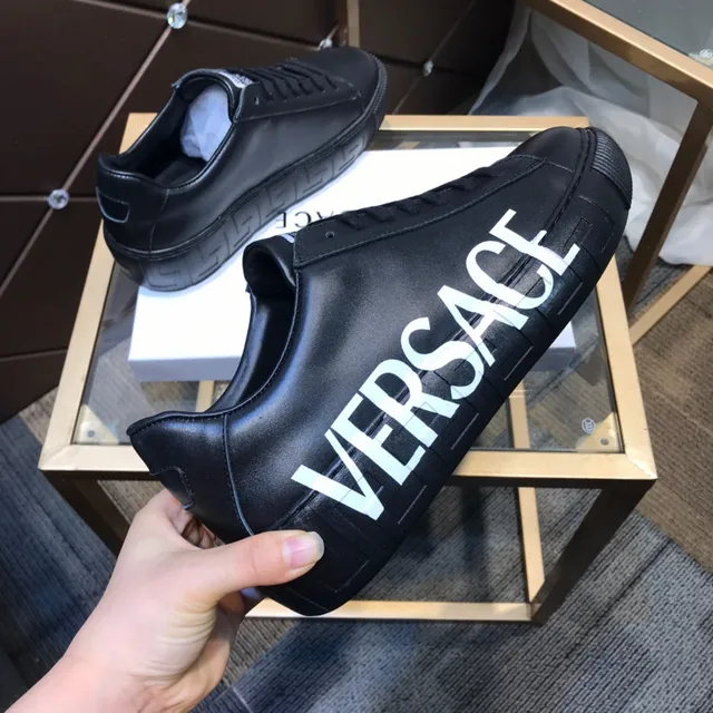 Versace Greca Odissea حذاء سنيكرز جلد أسود نمط حياة 5