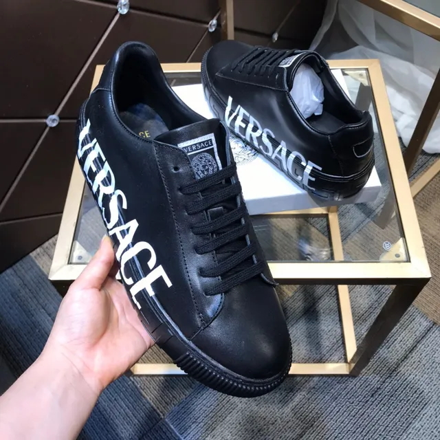 Versace Greca Odissea حذاء سنيكرز جلد أسود نمط حياة 7