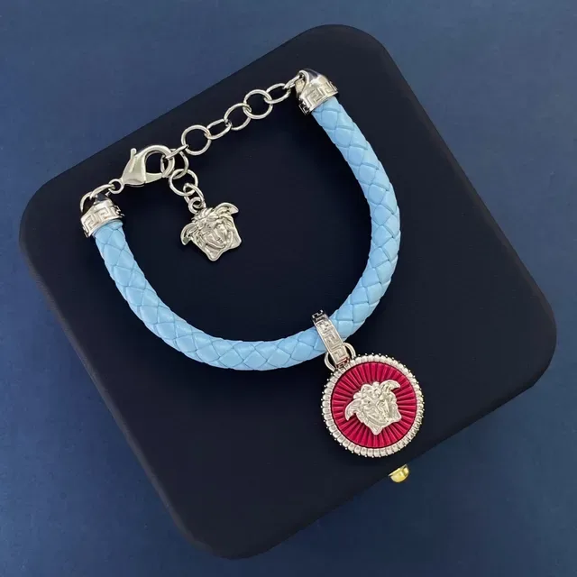 Versace Medusa Azul y Rojo Cordón Trenzado Medallón Esmaltado Collar 2