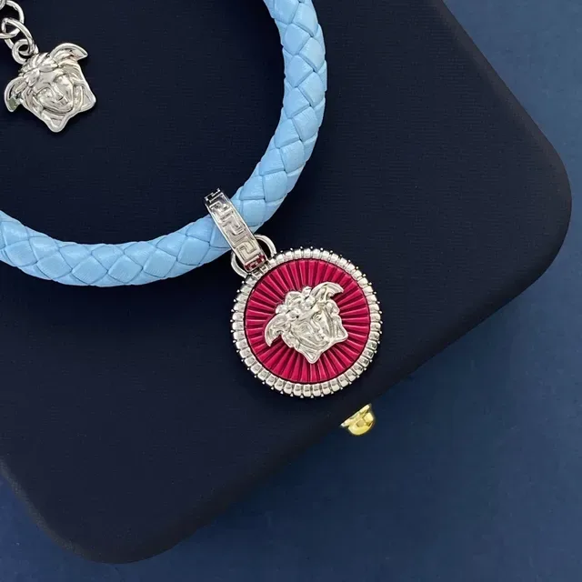Versace Medusa Azul y Rojo Cordón Trenzado Medallón Esmaltado Collar 3