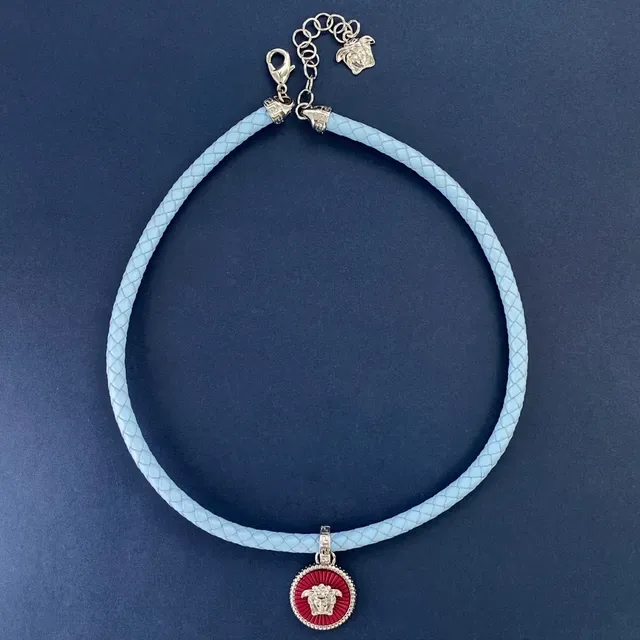 Versace Medusa Azul y Rojo Cordón Trenzado Medallón Esmaltado Collar 6