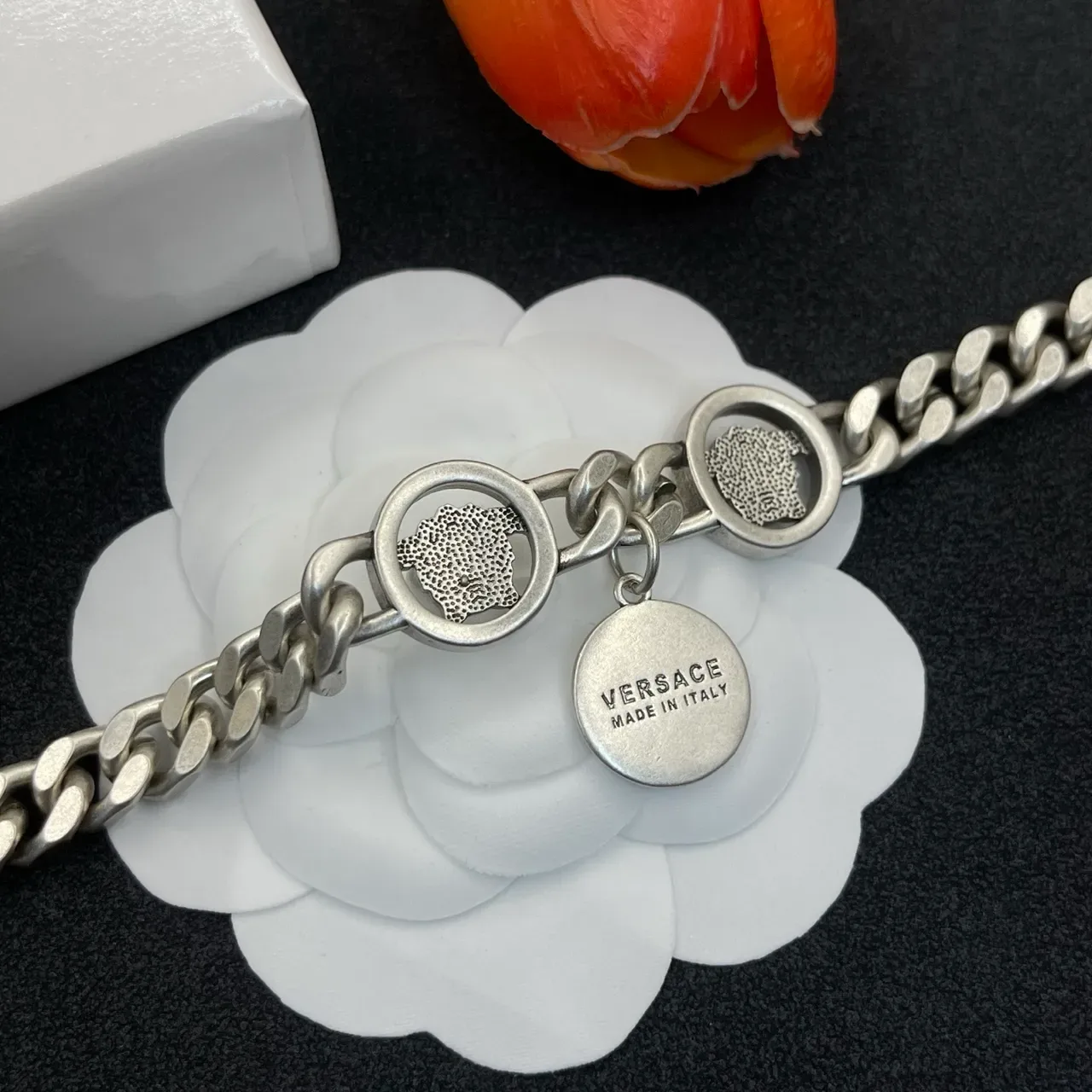Versace Medusa Charm 银绿色曲链手链 3