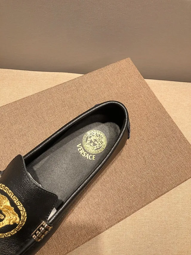 Versace Medusa Mocassins en cuir noir brodés 5