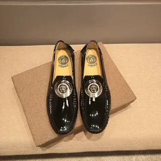 Versace Medusa Medallion 亮面黑色乐福鞋