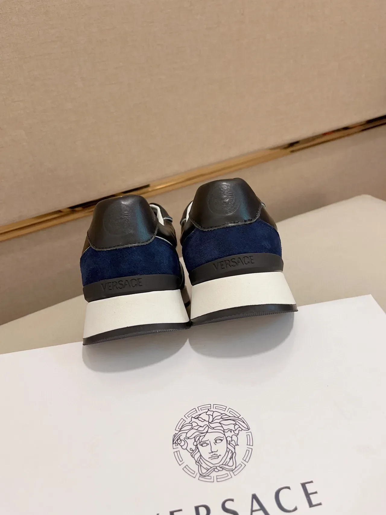 Versace Odissea উত্কীর্ণ নেভি এবং কালো লাইফস্টাইল স্নিকার 8