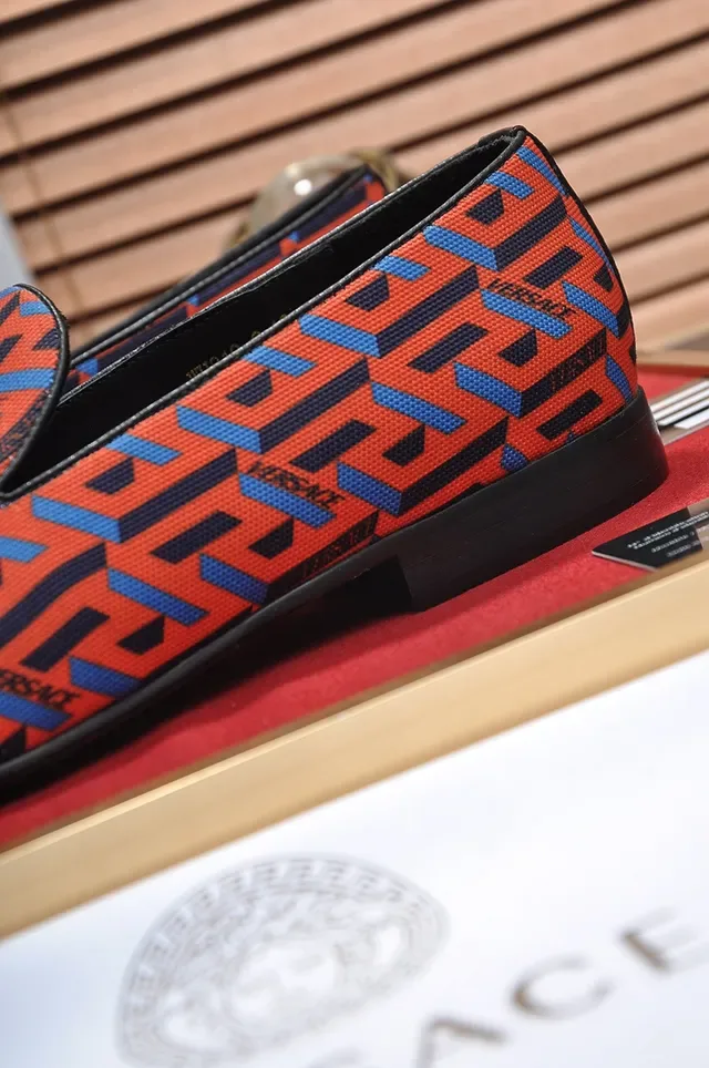 Versace أحمر وأزرق Greca نمط جاكارد مكاسين سلايب أون 2