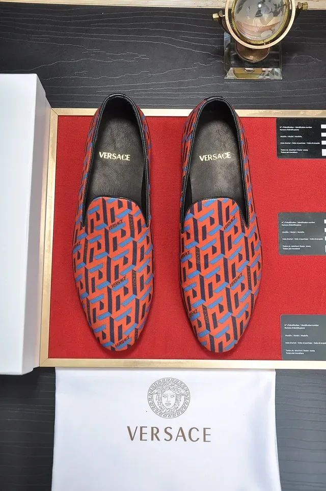 Versace أحمر وأزرق Greca نمط جاكارد مكاسين سلايب أون 5