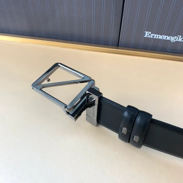 Ermenegildo Zegna Ceinture en cuir noire argentée texturée polie géométrique avec boucle 3