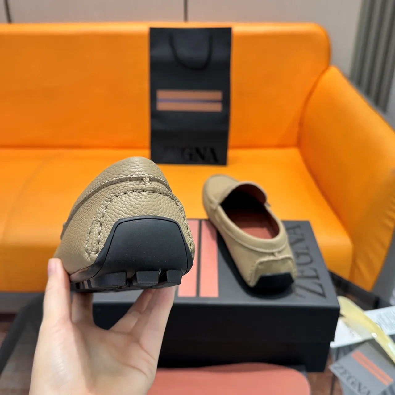Zegna 米色黑色荔枝纹皮革便士搭扣乐福鞋 2