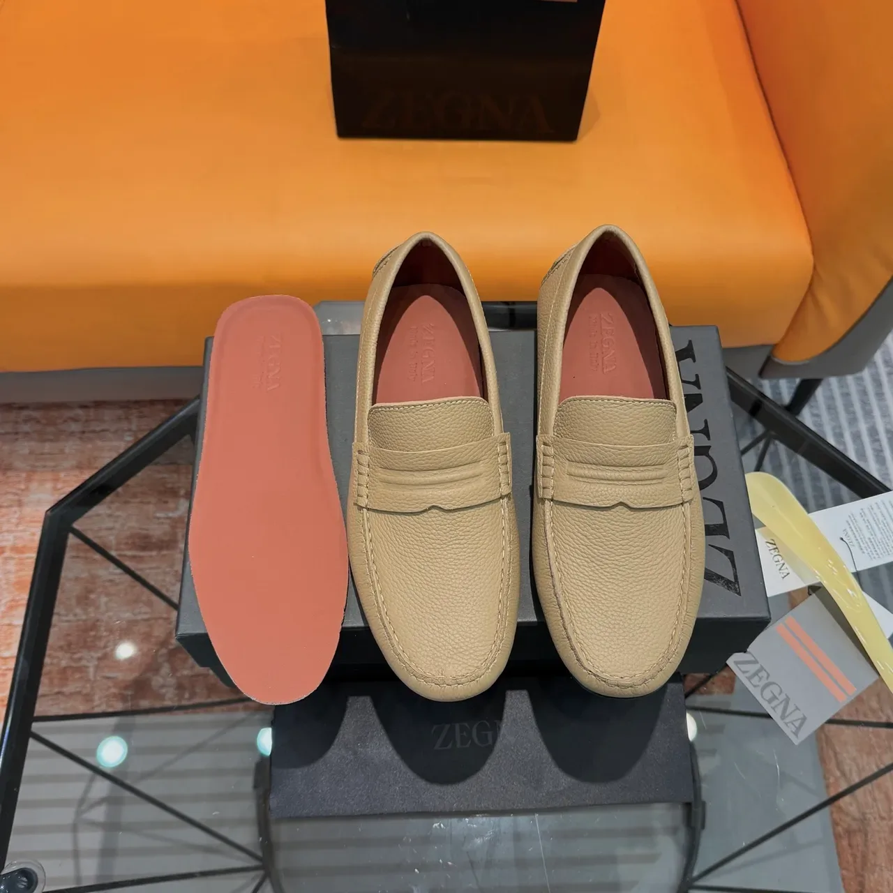 Zegna 米色黑色荔枝纹皮革便士搭扣乐福鞋 3