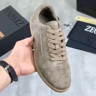 Zegna बेज ब्राउन सूड ऊपरी साइड जिपर डिटेल लाइफस्टाइल स्नीकर