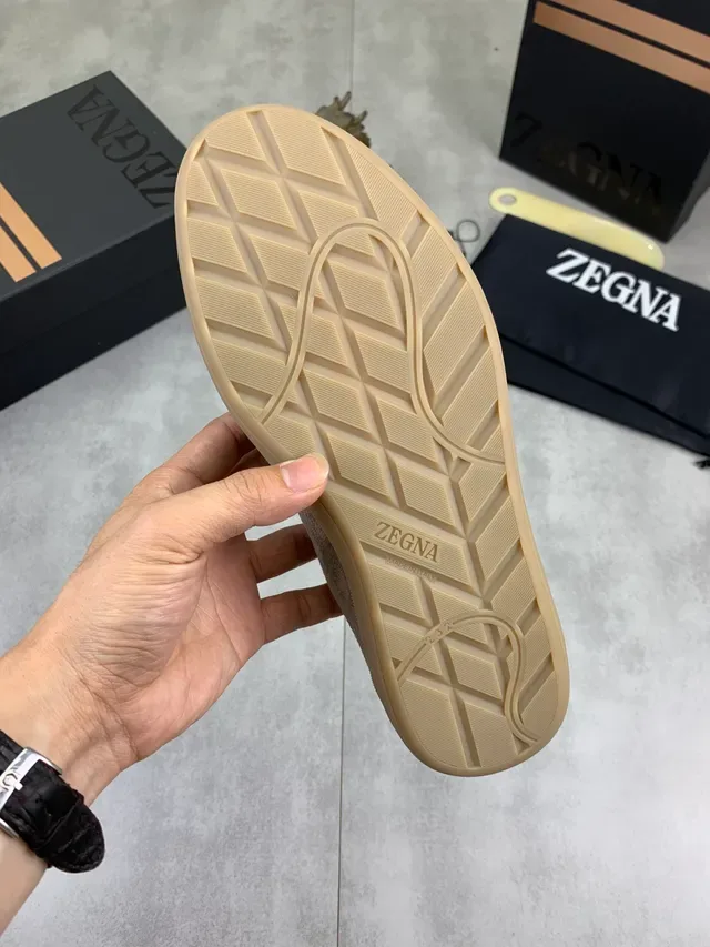 Zegna बेज ब्राउन सूड ऊपरी साइड जिपर डिटेल लाइफस्टाइल स्नीकर 2