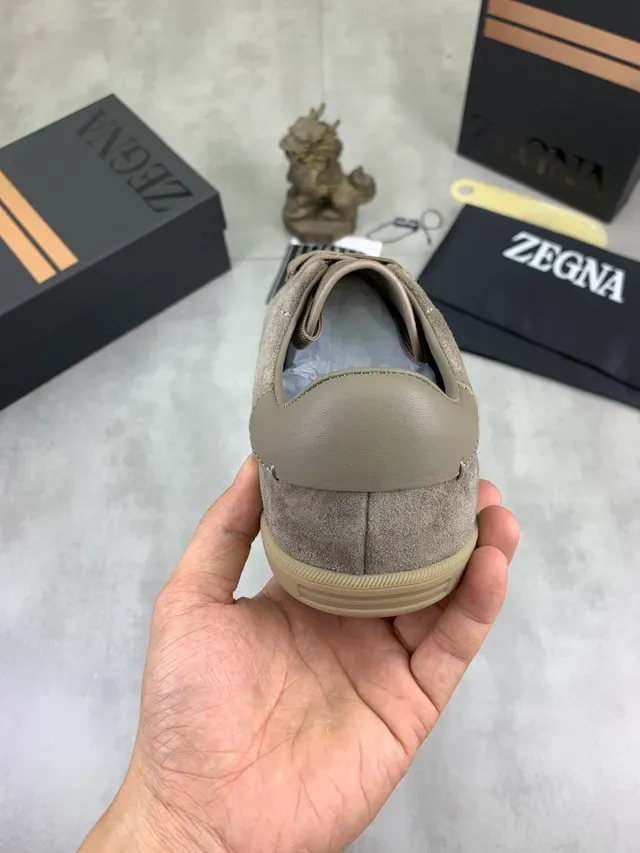 Zegna बेज ब्राउन सूड ऊपरी साइड जिपर डिटेल लाइफस्टाइल स्नीकर 3