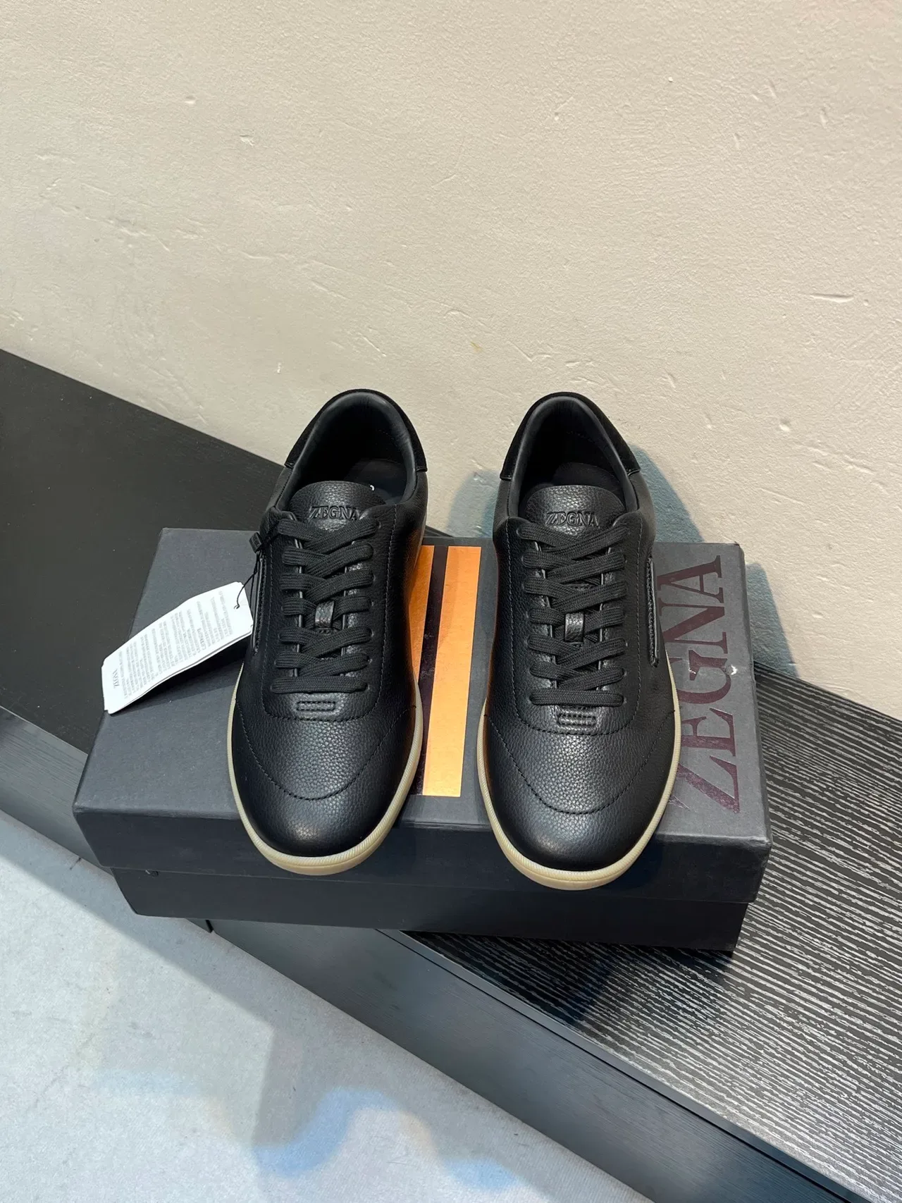 Zegna काला पेबल्ड चमड़ा लो टॉप लाइफस्टाइल स्नीकर 2