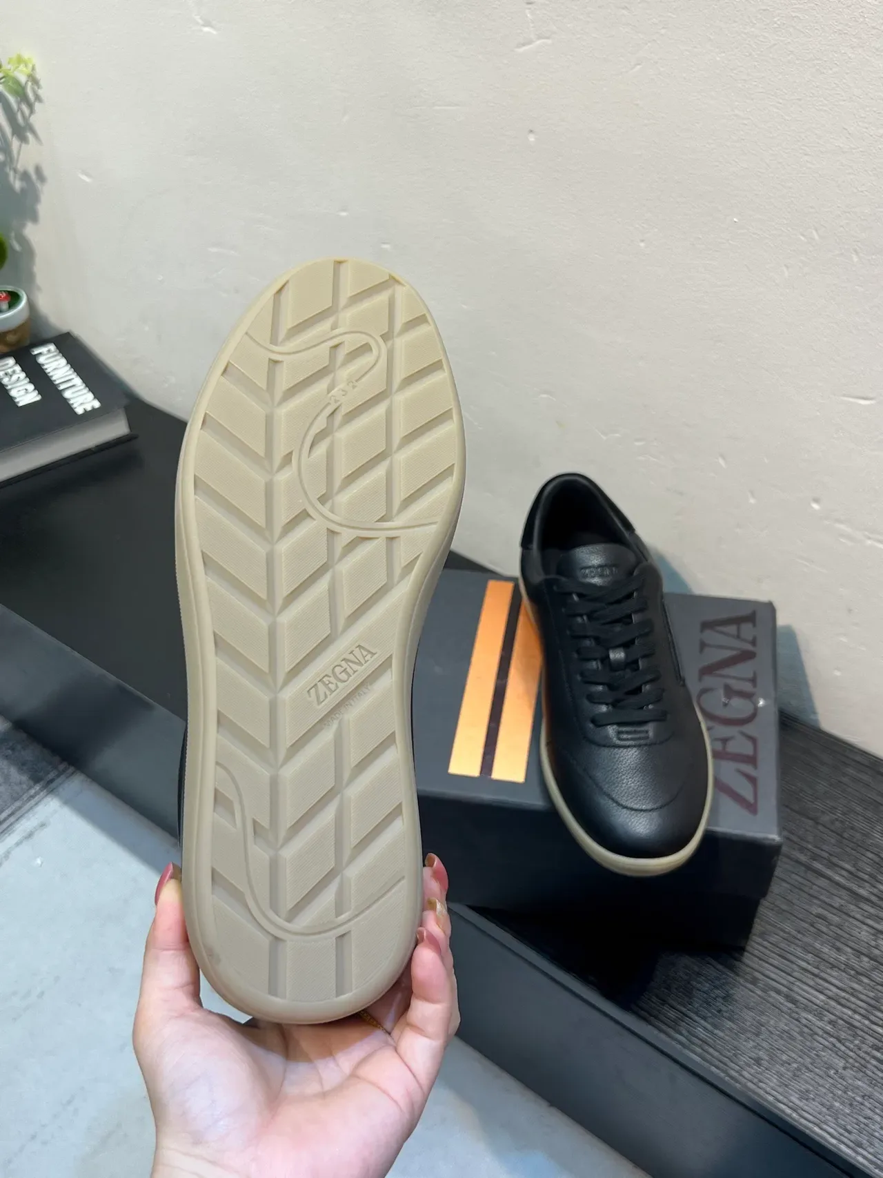 Zegna काला पेबल्ड चमड़ा लो टॉप लाइफस्टाइल स्नीकर 8