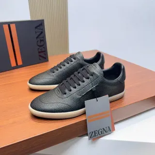 Zegna टेक्स्चर्ड ब्लैक लेदर लो-टॉप लाइफस्टाइल स्नीकर