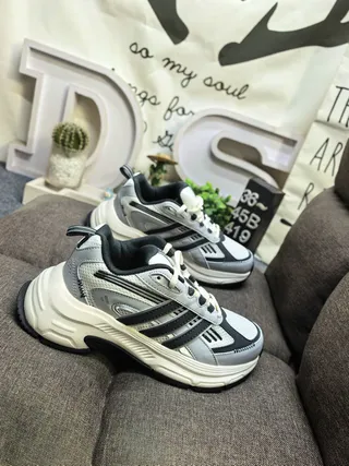 Adidas Tênis chunky pretos bege sola intermediária malha e sobreposição sintética upper 18