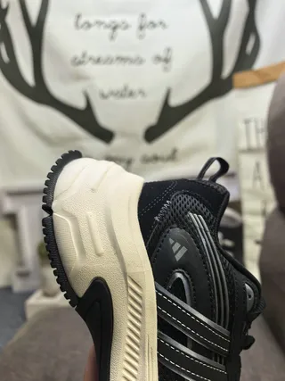 Adidas Tênis chunky pretos bege sola intermediária malha e sobreposição sintética upper 22