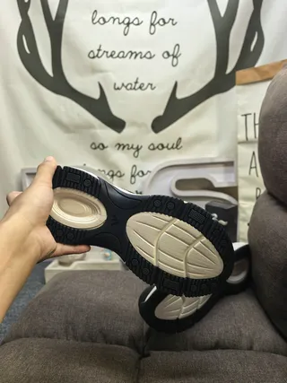 Adidas Tênis chunky pretos bege sola intermediária malha e sobreposição sintética upper 23