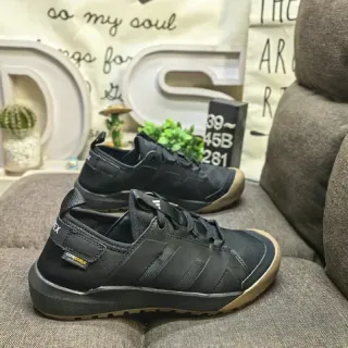 Adidas Sneakers Lifestyle Noir et Marron Low-Top avec Tige en Textile