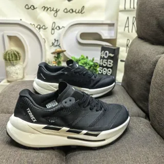 Adidas Noir Blanc Malla Ingénierée Semelle Sculptée Chaussures de Course