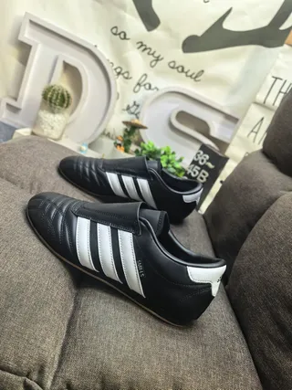 Adidas Black White Laceless Slip-On Quilted Toe Box Indoor Soccer Shoes 7