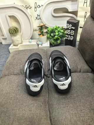Adidas Black White Laceless Slip-On Quilted Toe Box Indoor Soccer Shoes 8