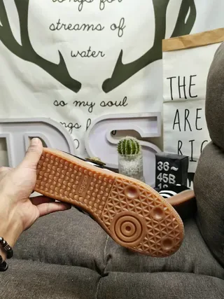 Adidas 黑白低帮麂皮鞋面生活运动鞋 4