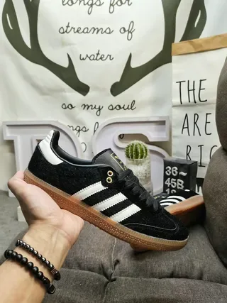 Adidas 黑白低帮麂皮鞋面生活运动鞋 5